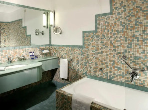 Отель Royal Continental Hotel Naples