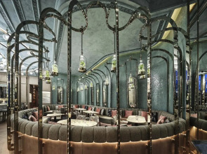 Four Seasons Hotel Hong Kong