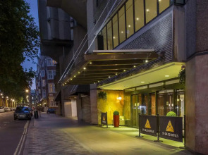 Отель St Giles London