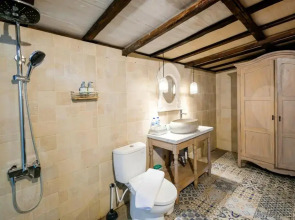 Kakul Villas & Suites