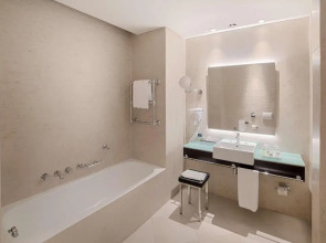 Отель NH Napoli Panorama