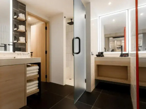 Отель Radisson RED Phuket Patong Beach