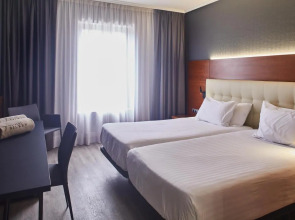 Отель Silken Amara Plaza