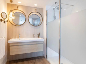 Отель Suites del Mar By Melia