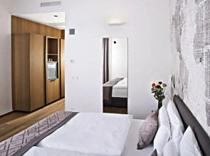 Отель Golden Crown