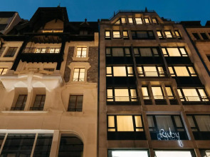 Ruby Claire Hotel & Bar