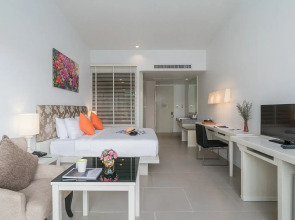 The Briza Beach Resort Khaolak