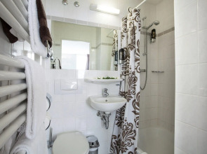 Ayun by Centro Deluxe