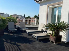 Отель Card International