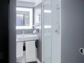 Отель Novotel Suites Wien City Donau