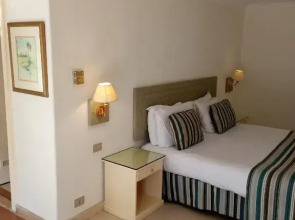 Cairo Pyramids Hotel