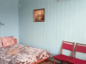 Molodezhnaya 8 Guest House