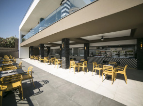 Отель Sailor's Beach Club