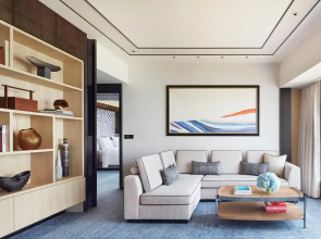 Four Seasons Hotel Hong Kong