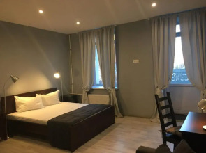 Apart-Complex Studio 103