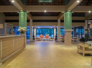 The Briza Beach Resort Khaolak