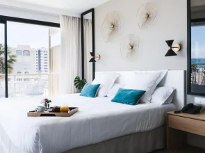 Отель Almirante 