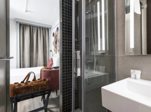 Three Corners Hotel Art