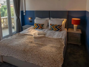 Introvert Maria Luisa