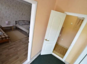 Molodezhnaya 8 Guest House