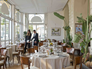 Carlton Cannes, a Regent Hotel