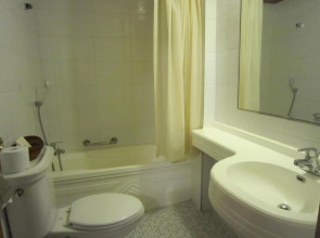 Insadong Crown Hotel