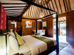 Kakul Villas & Suites