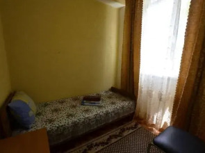 Molodezhnaya 8 Guest House