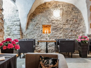 Отель Meriton Old Town Garden