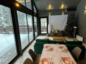 Dom S Panoramnymi Oknami I Vidom Na Les Privat House