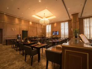 Отель Premium Strato