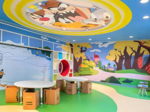 Отель The WB Abu Dhabi, Curio Collection by Hilton