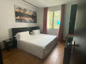 Отель Card International