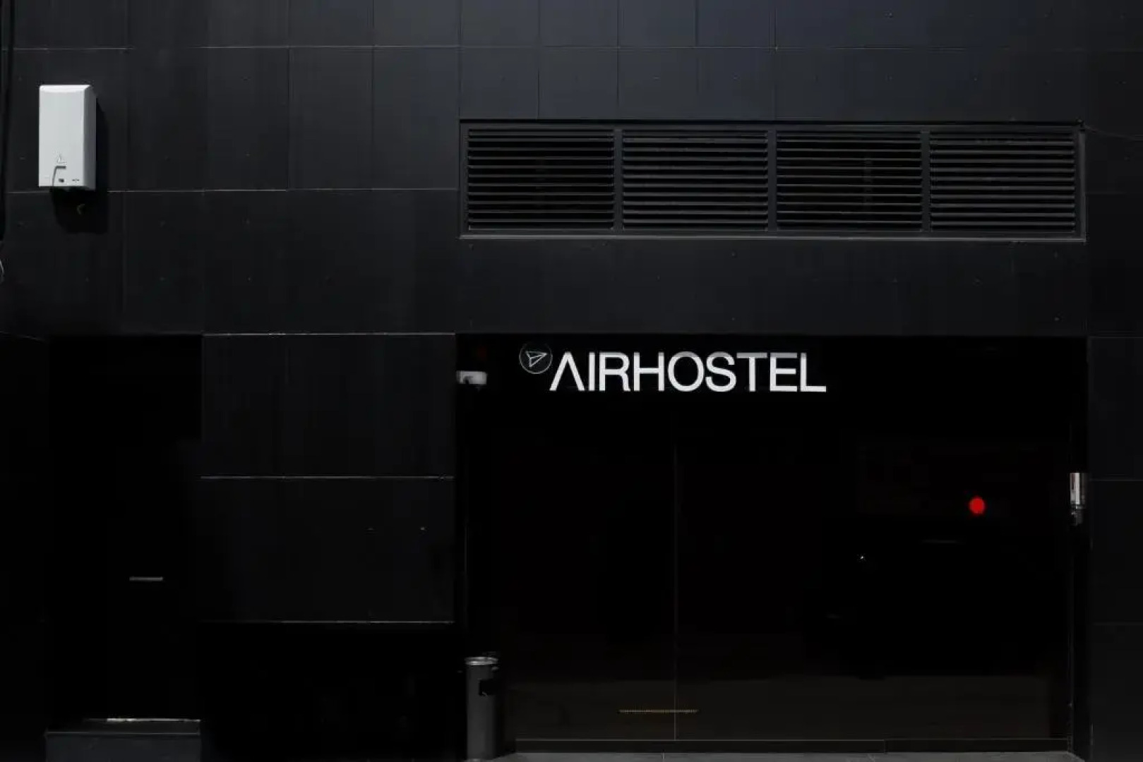 Airhostel Barcelona Airport 24h
