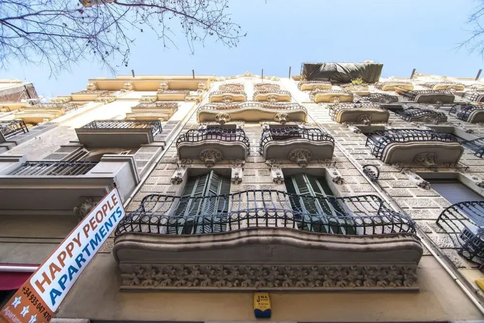 Happy People Sagrada Familia