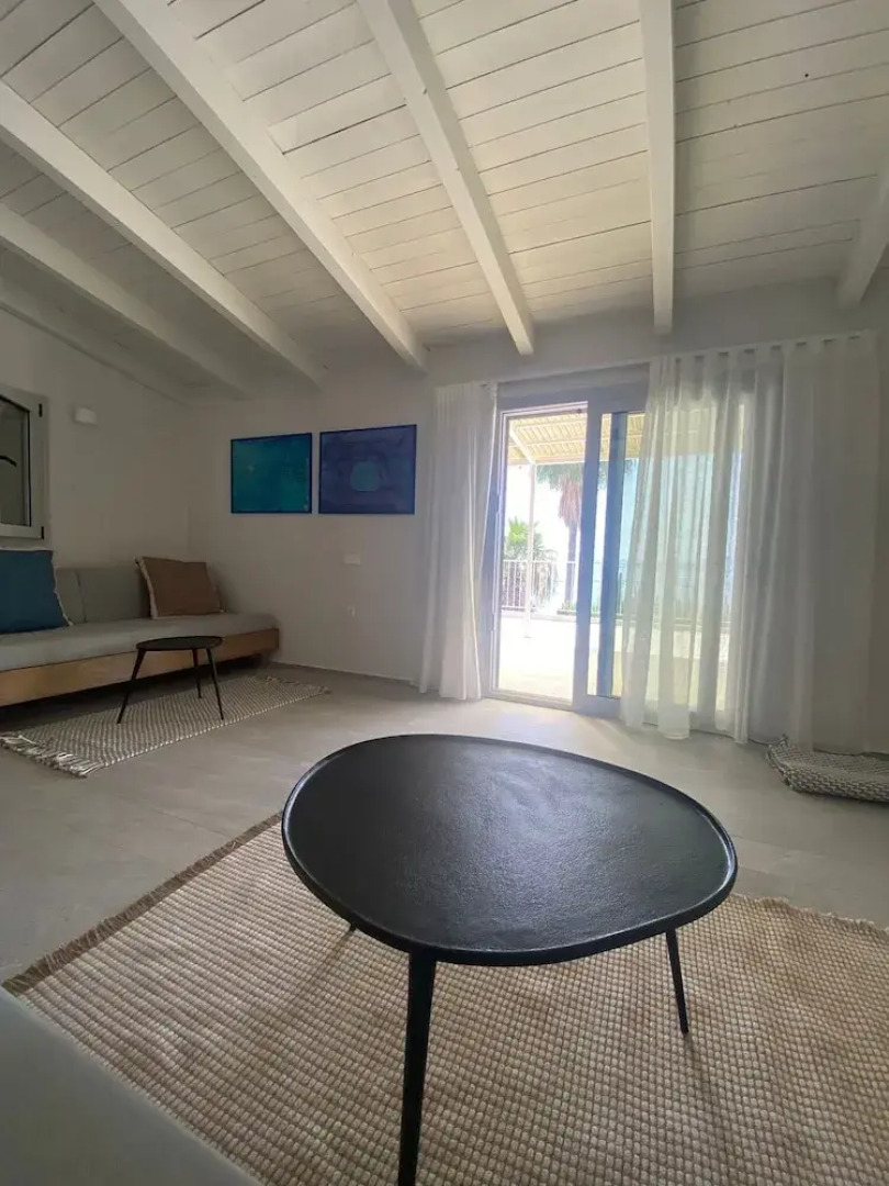 Evia Bay Suites & Retreats