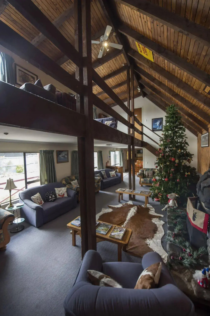 Adventure Lodge & Motel