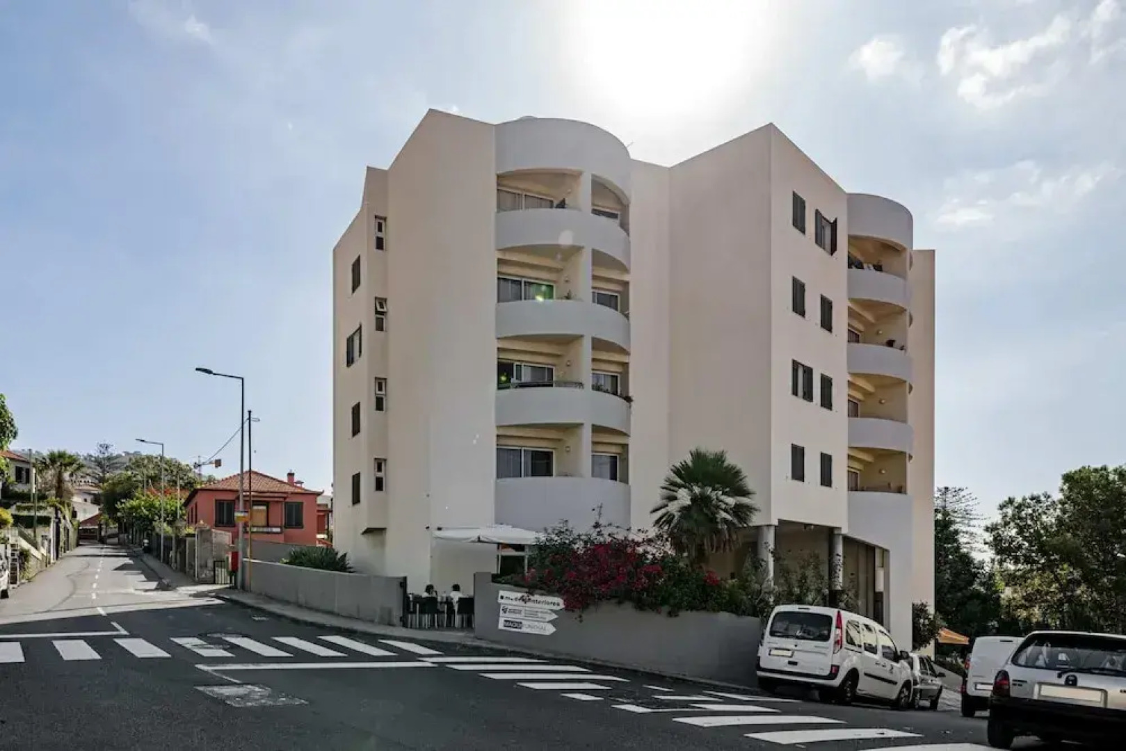 Alegria I, Overlooking the bay of Funchal