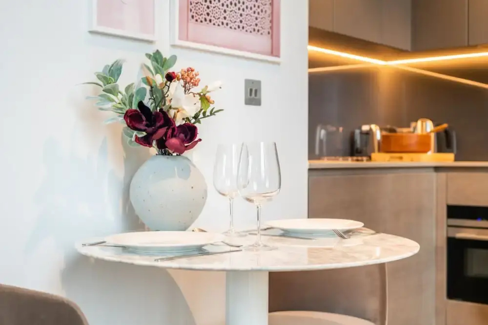 Sensational Studio Apartment in Londons Vibrant Canary Wharf