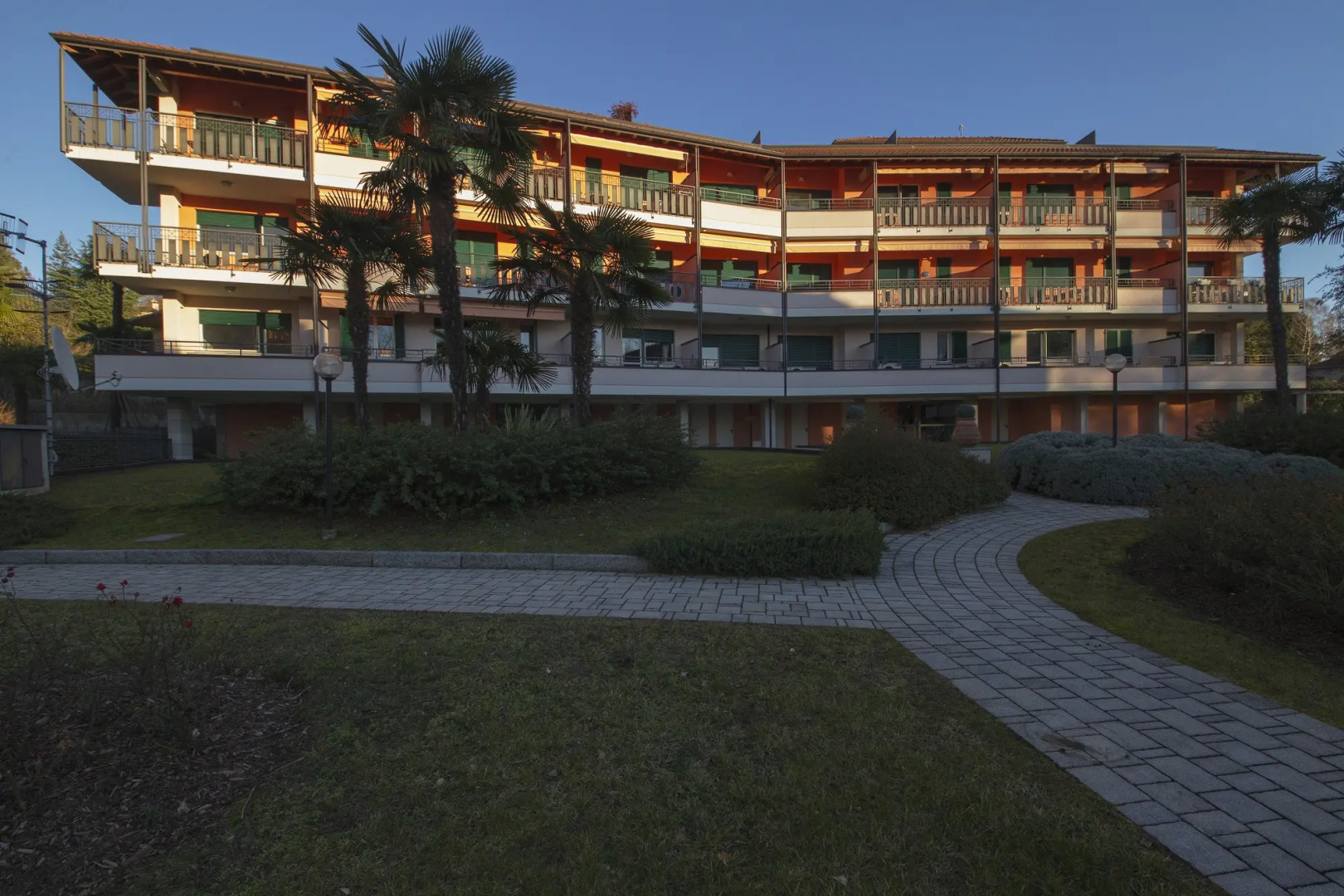 Casa Fiorita Pool and Lake