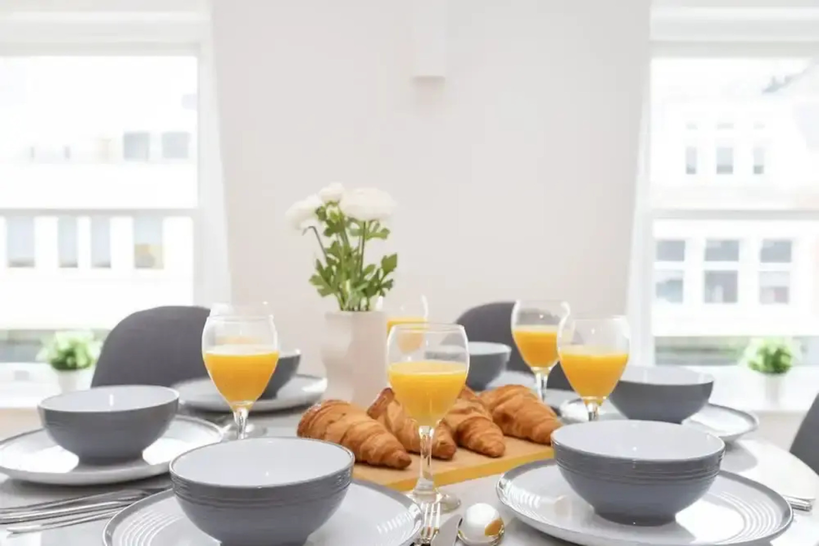 Modern 2BR 2BA with Balcony by Soho