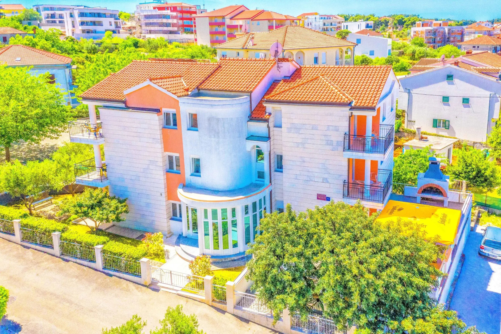 Apartment Matea 220m From the Beach