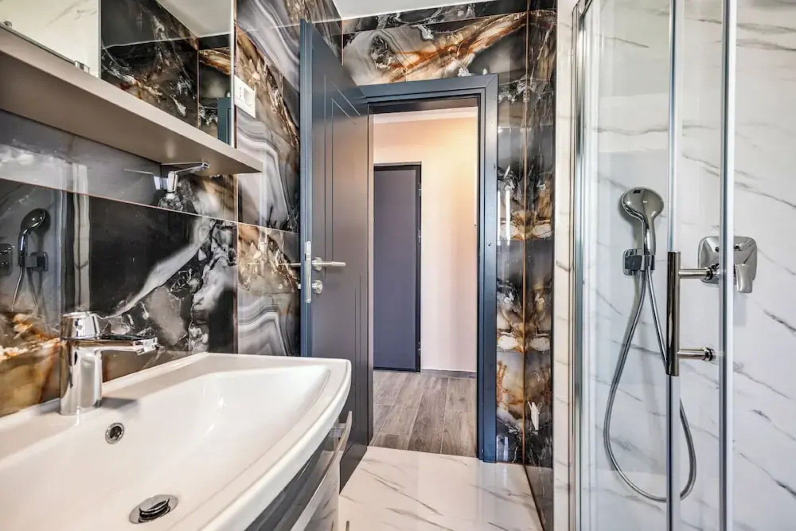 Sauna & Jacuzzi Apartment Rossa