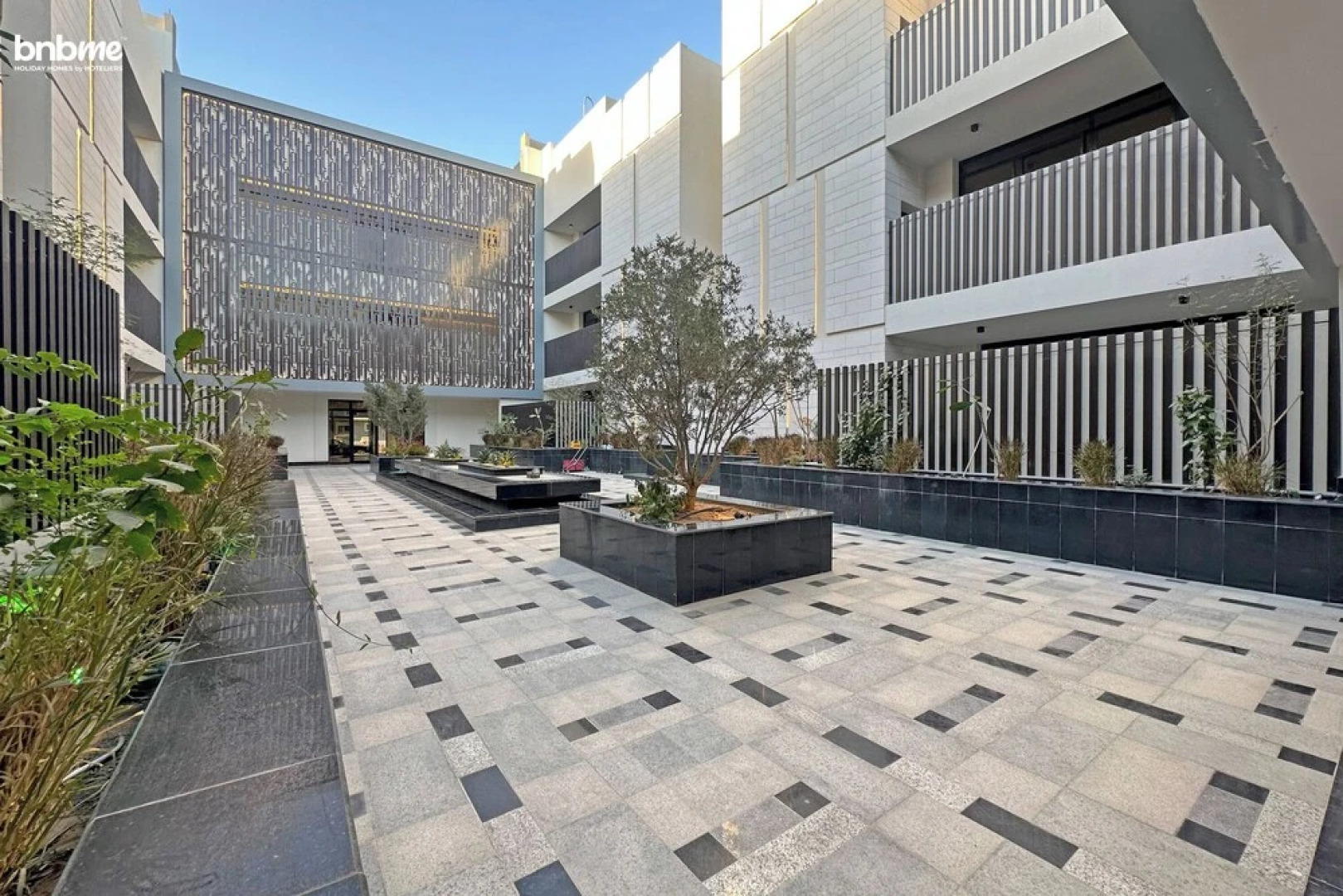 bnbmehomes -2BR with Cinema Room- R42B4