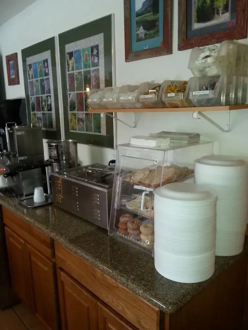 The River's Edge Motel Lodge & Resort