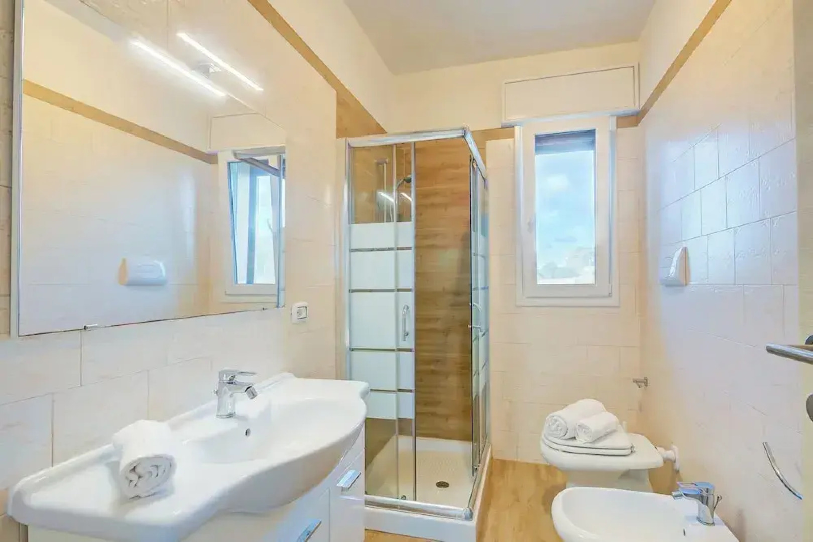 Le Bianche Apt 2 with Garden near The Sea