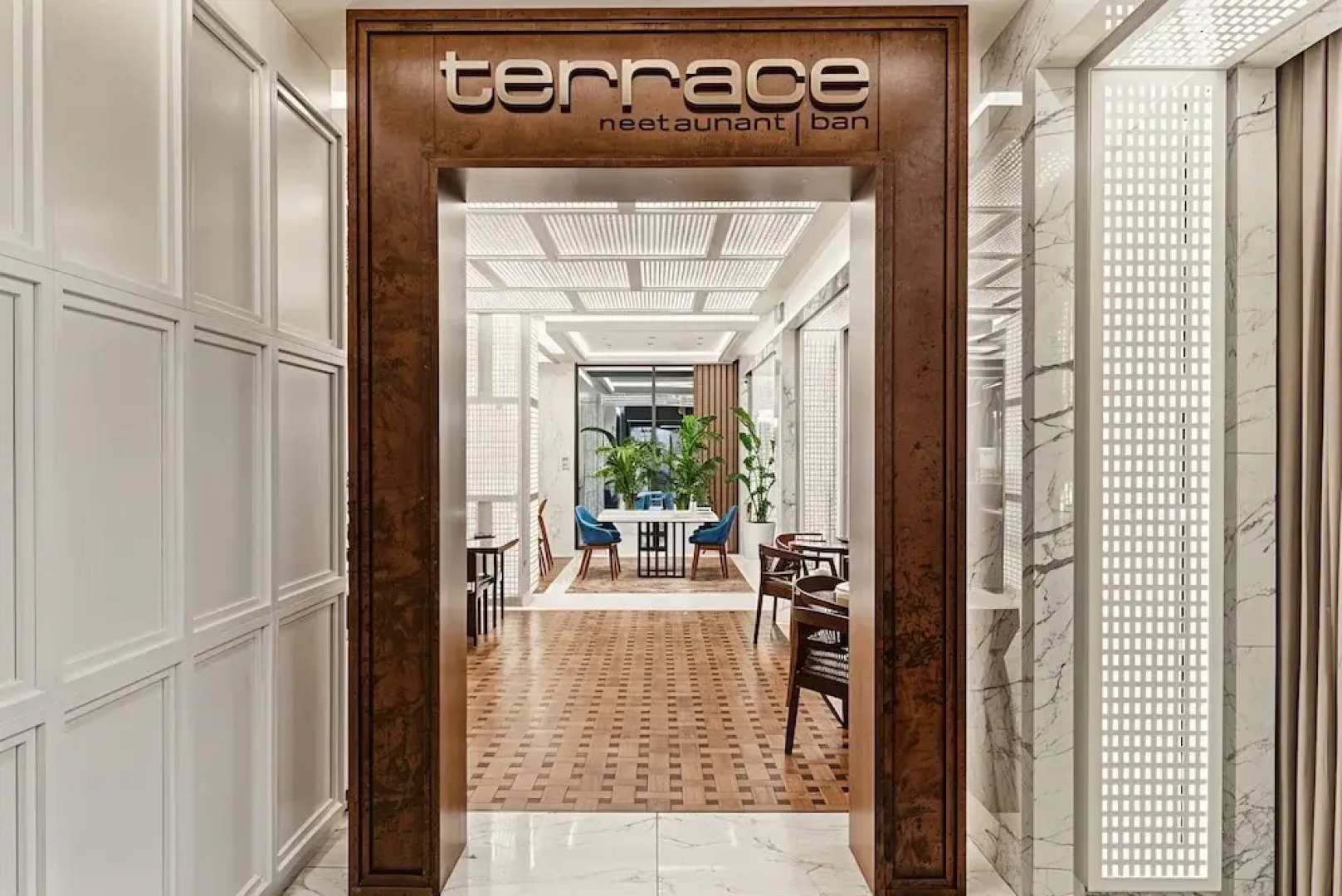 2-Bedroom Beachfront Flat with Hotel Amenities