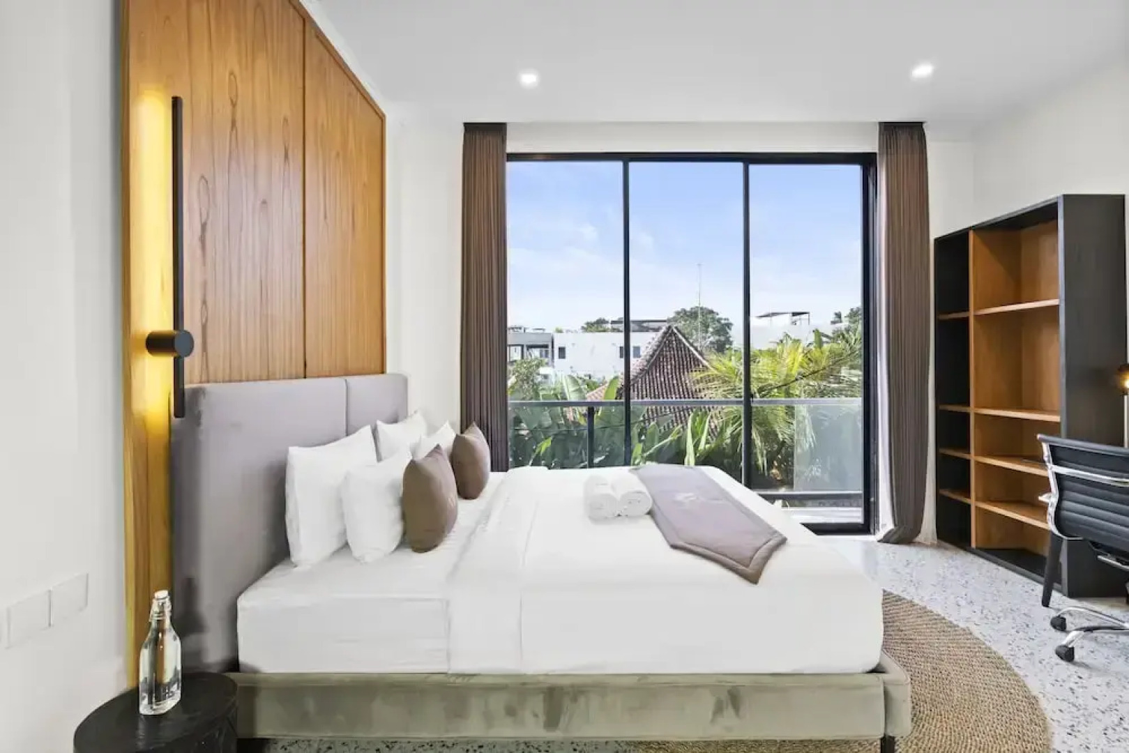 Sunny Nelayan Villa by Betterplace