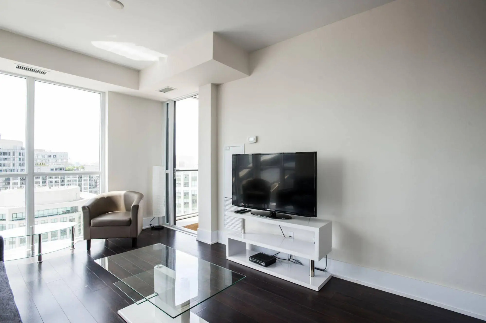 Velvet Stays – CN Tower and Convention Center