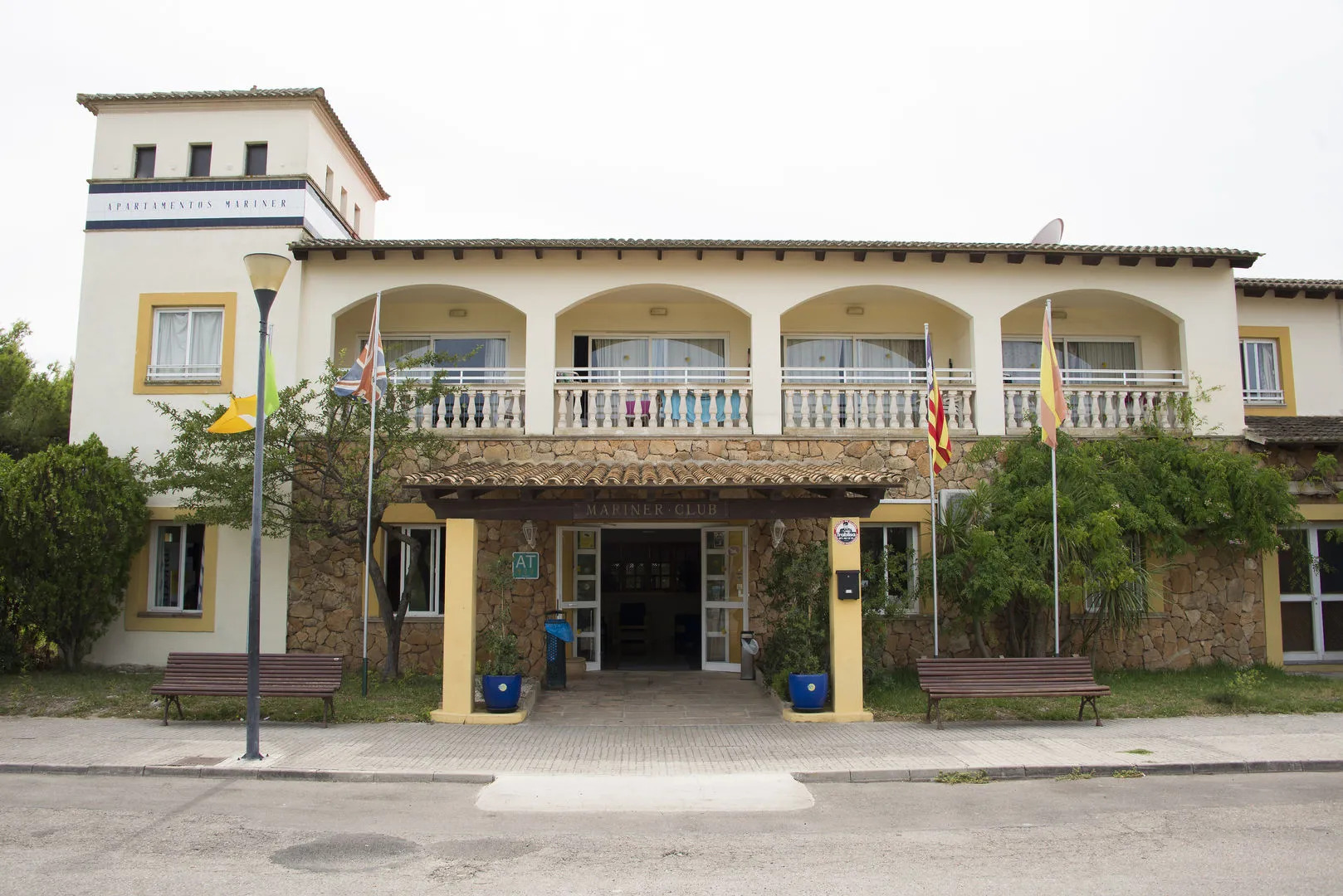 Mariner Club Apartments